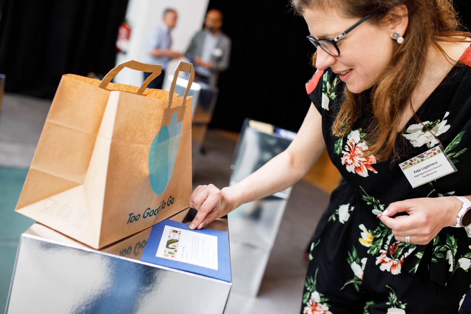 Conference participants had the opportunity to vote on their favorite ‘doggy bags’ by distributing stars while wandering from object to object. Conference participants had the opportunity to vote on their favorite ‘doggy bags’ by distributing stars while wandering from object to object.