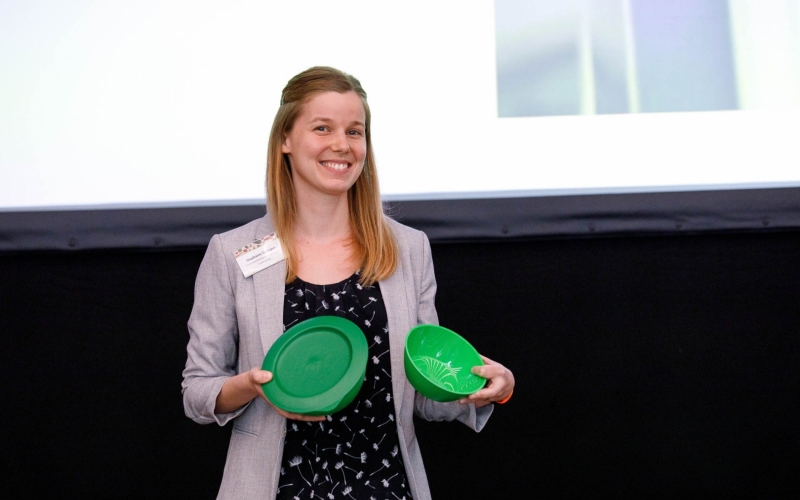 Stephanie Goergen received the first prize for the Ecobox on behalf of the Luxemburgish Government. The Ecobox is a reusable box that is nationally available in many restaurants, canteens and municipalities and that works as a deposit system.